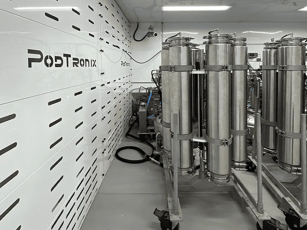 Triple-column stainless extraction array racked against the integrated airflow wall — a textbook hydrocarbon configuration.