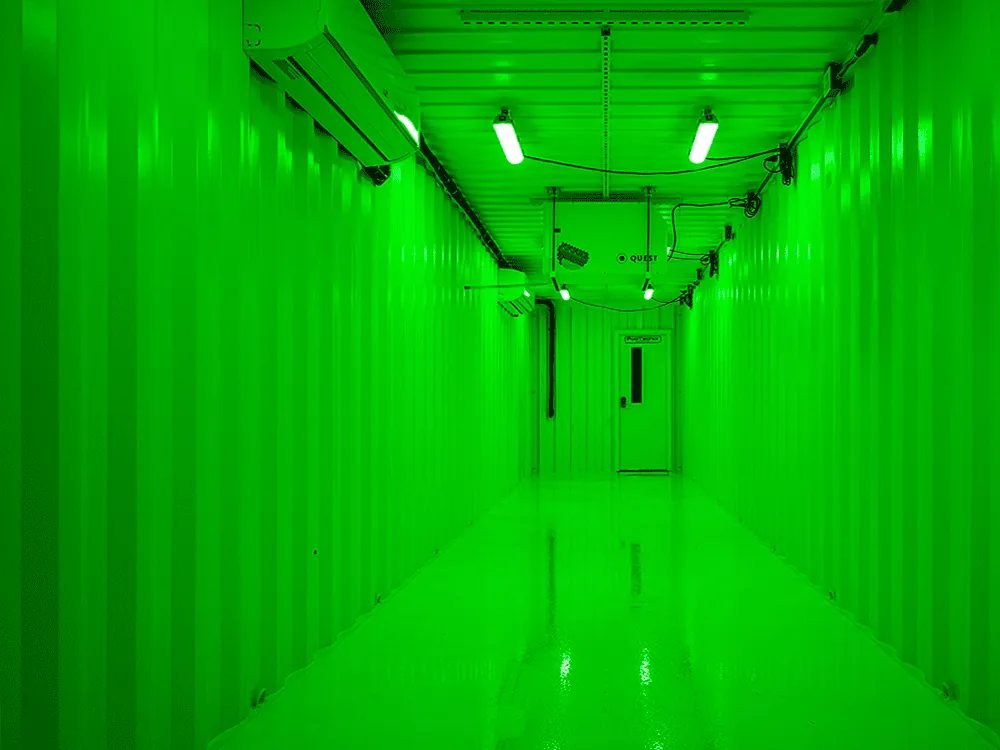 Same Grow POD interior shown under GLE GL 'Dark Cycle' green lighting — operators can work safely without disrupting plant photoperiod.