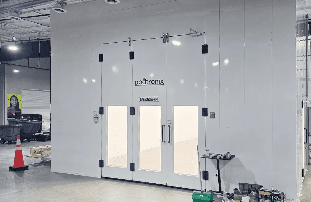 MultiZone Extraction Zone entry – large-format dual tempered-glass doors with overhead self-closing hardware